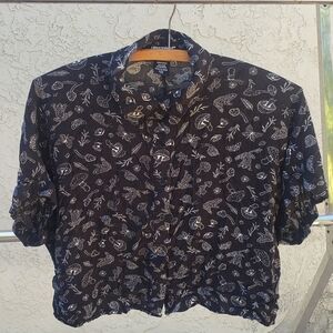 Hot Topic cropped blouse